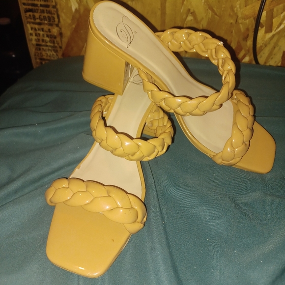 Heart in D light brown rope sandle - Picture 3 of 3